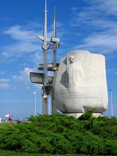Gdynia-pomnik-na-skwerze-14